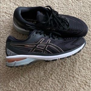 Like new ASICS GT 2000 8